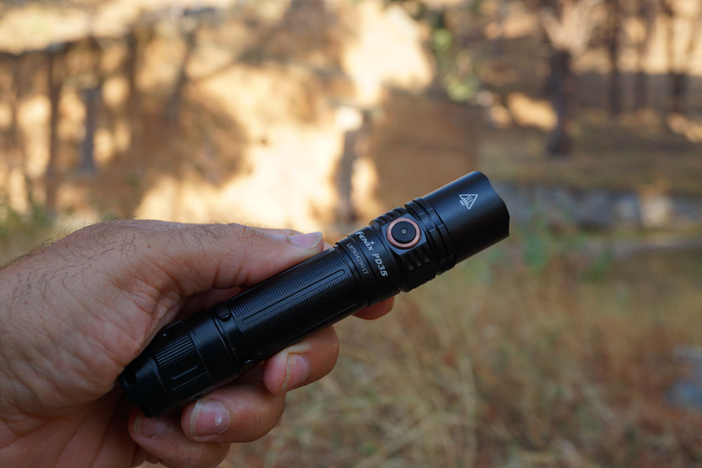 [Review] - Fenix PD35 V3.0 - 1700 Lumens, SFT40 LED - By Lock - 18650 ...